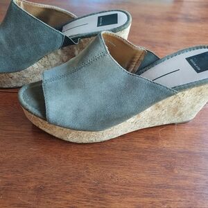 Dolce Vita Leather Wedge Sandle Size 10.  Olive green